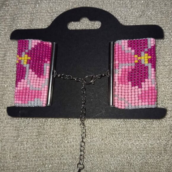 ✨ NWT Handmade Floral Beaded Cuff - Stainless Steel ✨ - Picture 2 of 9